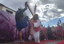 Fe y tradición se hacen escena: 65ª representación del viacrucis en el barrio de San Juan de Guadalupe