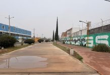 Alcantarillas dañadas ponen en riesgo a peatones en Soledad