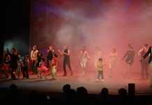Diez años de magia: “Con Zerendifes” deslumbra en el Teatro de la Paz