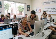 De la alfabetización a la informática; SLP moderniza la educación para adultos