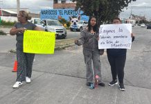 Exigen maestros y director; padres cierran escuela y bloquean vialidades