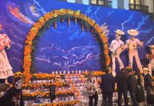 Altar monumental en Palacio de Gobierno honra a los angelitos